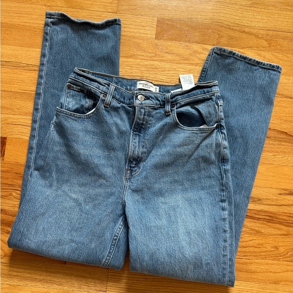 Abercrombie & Fitch Denim - A&F Vintage Comfort Stretch Ultra High Rise 90s Straight Blue Jean size 29/8